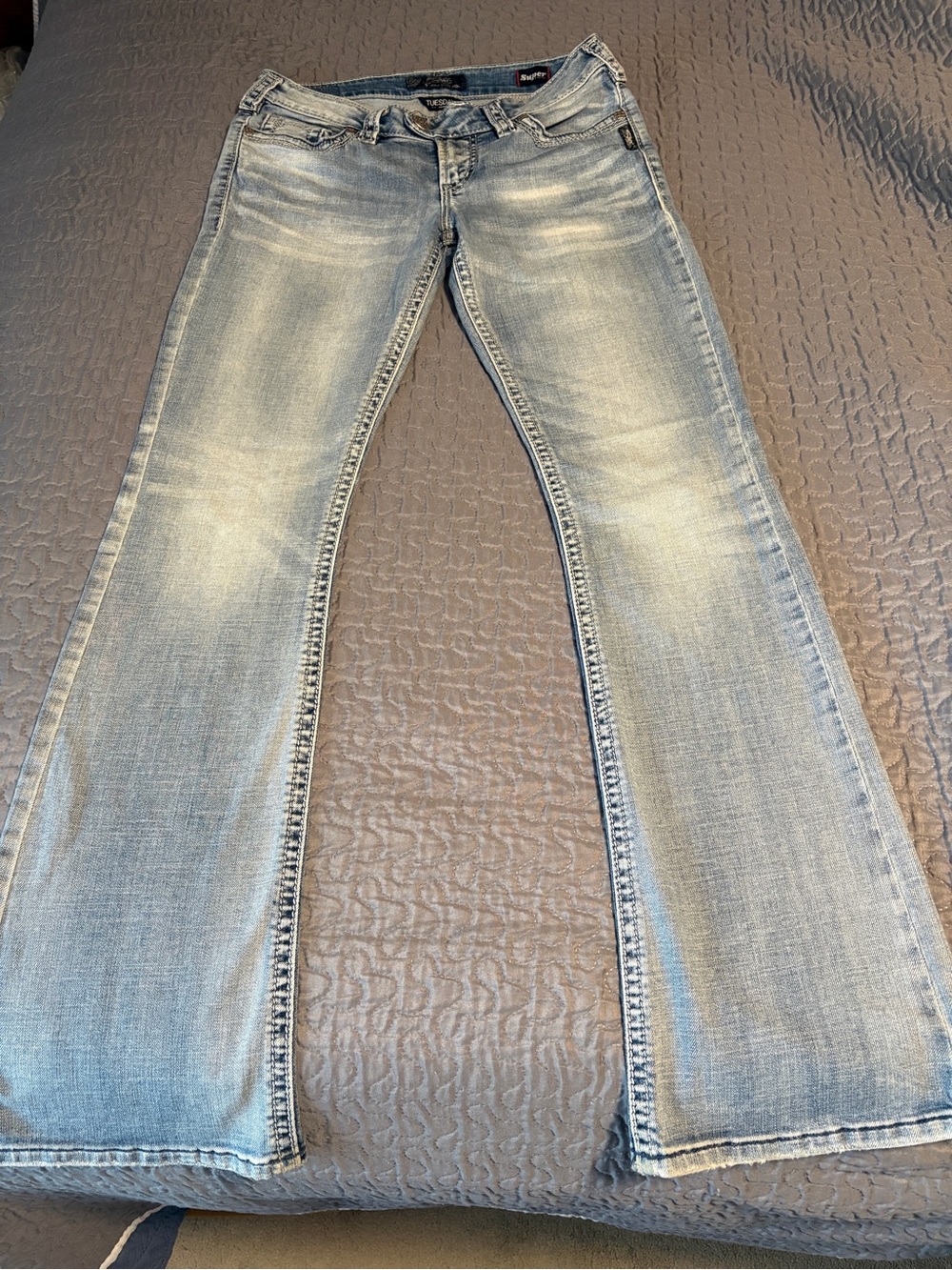 Silver Jeans Tuesday Low Boot W28 L33 Light Wash Stretch Flap Pocket Jeans